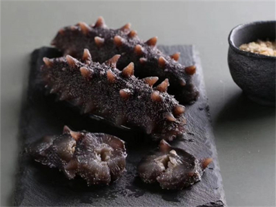 铁锅山药煨制海参的做法