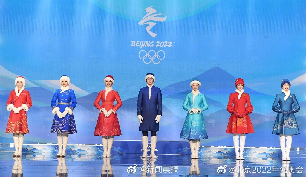 北京冬奥会礼仪服曝光：美丽动人——零下30度，不怕冷。