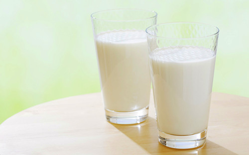 煮牛奶加糖破坏营养吗