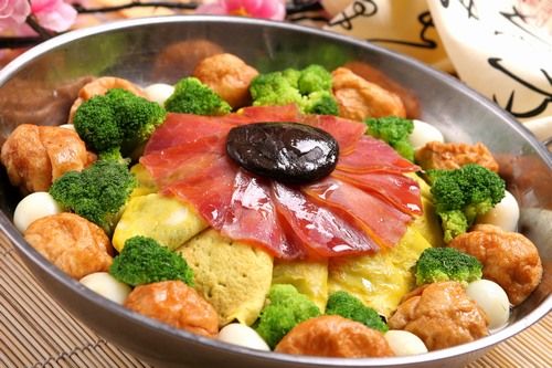 徽州名菜一品锅做法是把各种菜品
