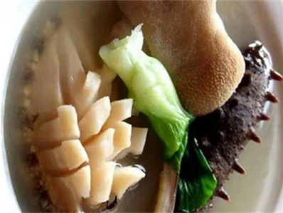 老人海参的最佳吃法,干海参怎么处理吃法(干海参的最佳吃法：老人如何处理干海参进行美味烹饪)