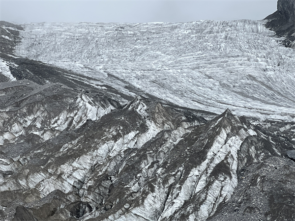梅里雪山冰川公园徒步(卡瓦格博峰和梅里雪山)